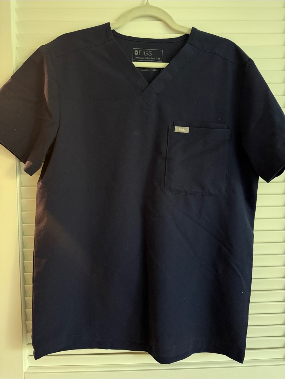 FIGS Mens Navy Scrub Set with Drawstring - Picture 2 of 6